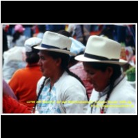 12755 249 Gesichter auf dem Einheimischenmarkt in Cuenca Ecuador 2006.jpg